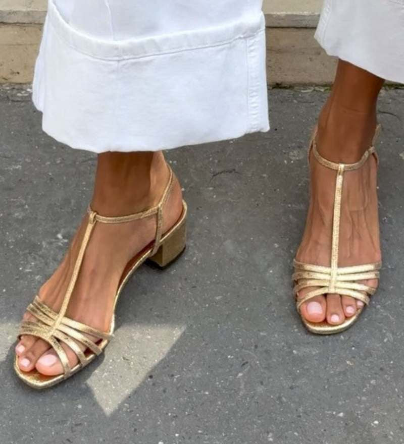 Klementina | Arany Szandálok Napi Elegancia