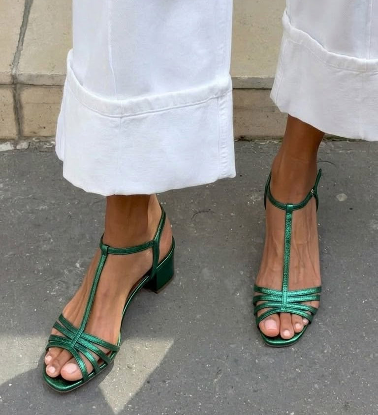 Klementina | Arany Szandálok Napi Elegancia