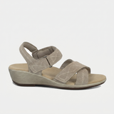 Holly | Meleg elegancia lágy taupe színben